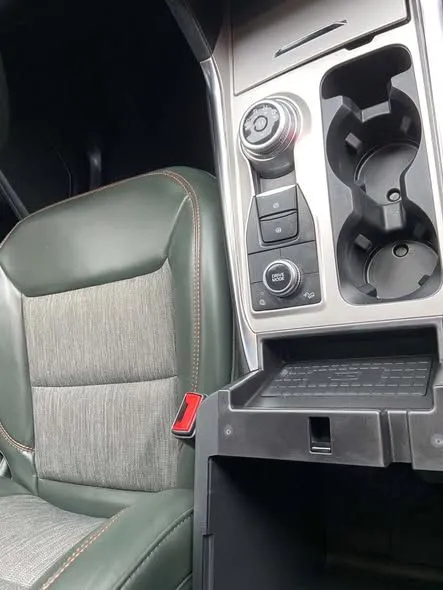 Clean centre console and cup holders in a grey leather interior